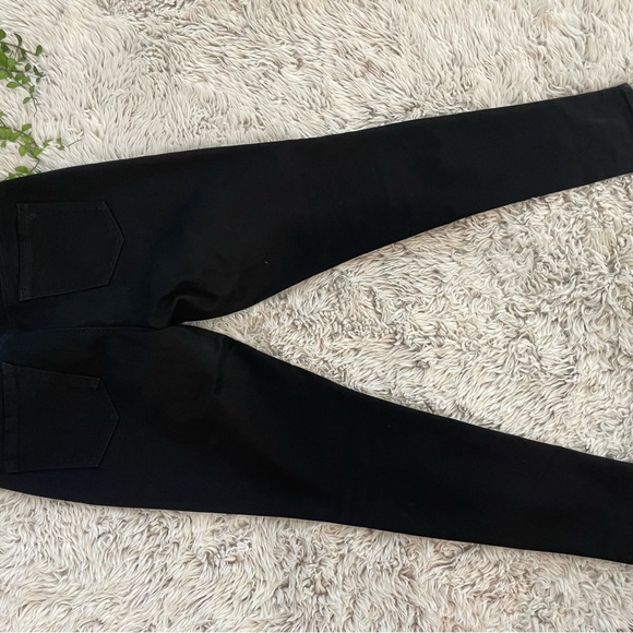 Bundle of 2 Stylish Black Jessica Simpson Jeans and Light Blue Levi’s Jeans - Picture 4 of 9